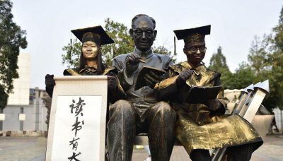 校园仿真人物铜雕读书博鱼网页版
