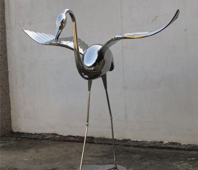 户外不锈钢镜面飞翔的鹤博鱼网页版