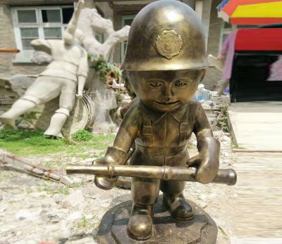 公园铜雕摆件小小交通警察博鱼网页版