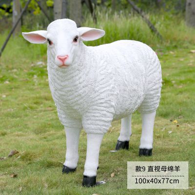 草坪上一只母羊玻璃钢仿真绵羊博鱼网页版