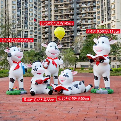 幼儿园摆放一群看书的玻璃钢牛博鱼网页版