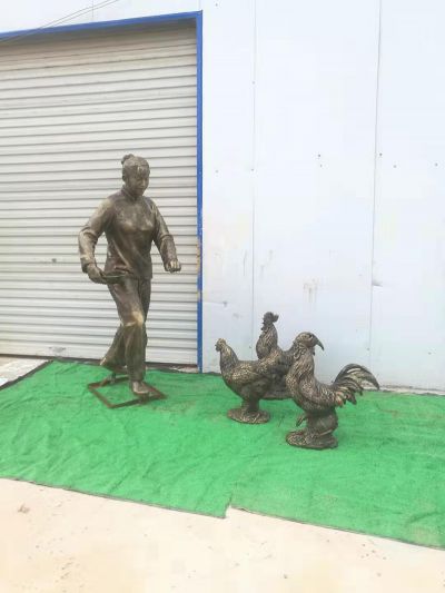 公园里吃食的玻璃钢喷漆鸡博鱼网页版