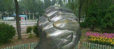 公园广场铸铜手握手青铜手型博鱼网页版