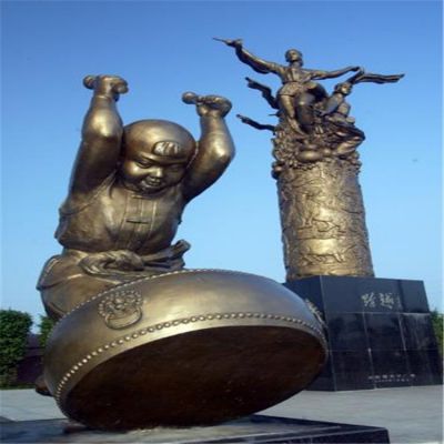 城市广场摆放黄铜铸造儿童敲鼓人物雕像