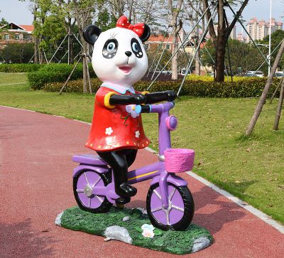 公园草坪卡通彩绘骑车熊猫玻璃钢博鱼网页版