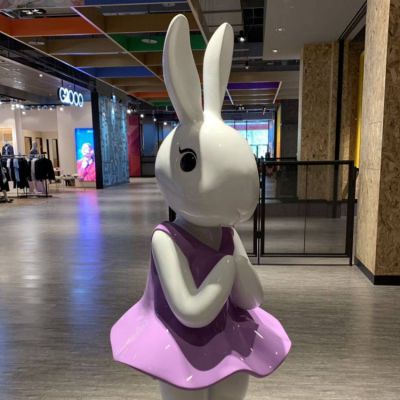 商业街小白兔公仔博鱼网页版 玻璃钢卡通小白兔博鱼网页版