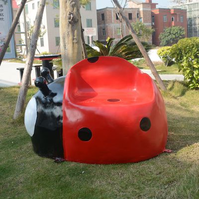 公园里摆放的座椅玻璃钢彩绘瓢虫博鱼网页版