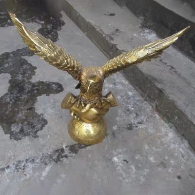 户外公园室内铸铜雄鹰展翅博鱼网页版