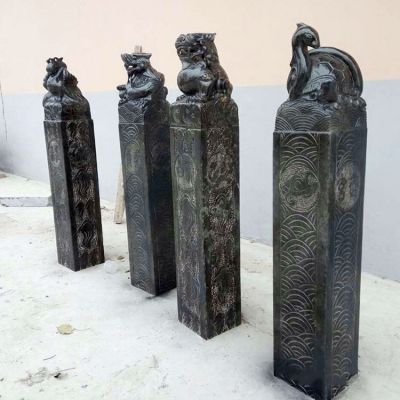 仿古青石四合院摆放神兽拴马柱博鱼网页版