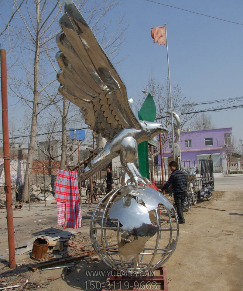 景区一只不锈钢镜面老鹰博鱼网页版