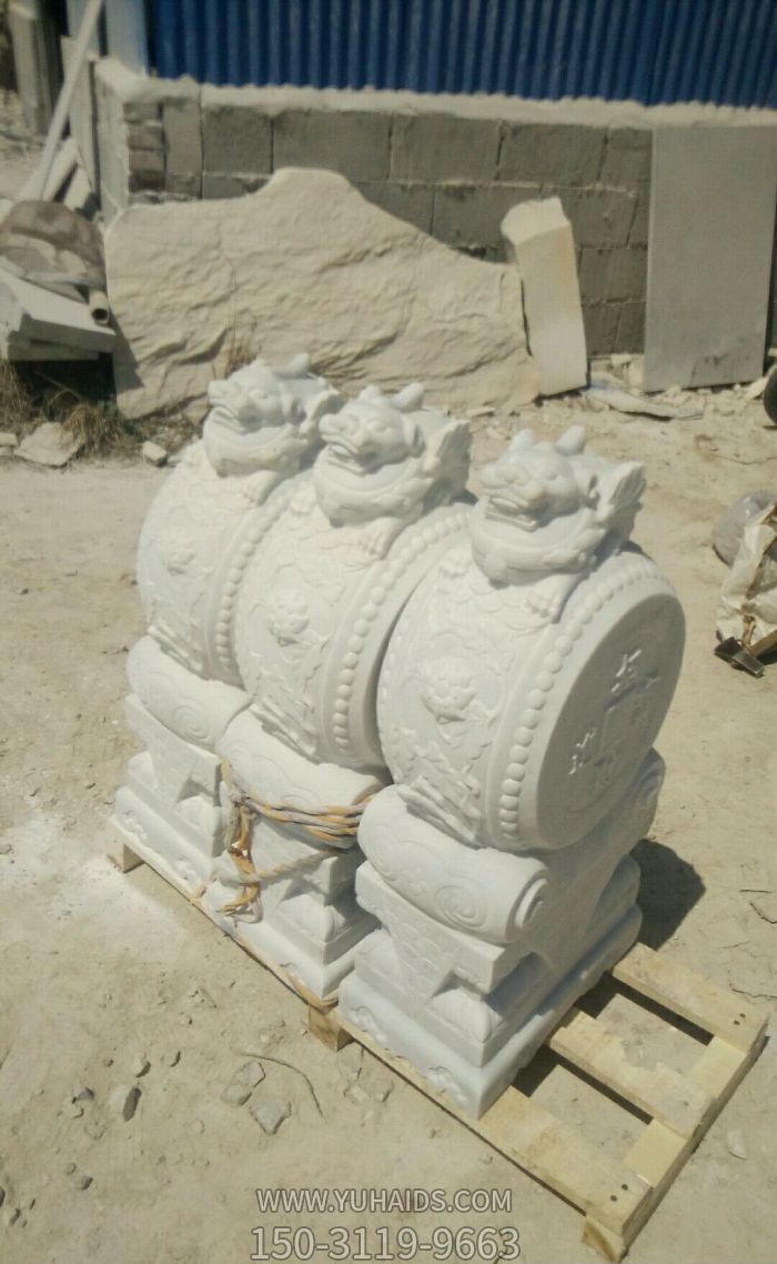 庭院门口摆放汉白玉抱鼓石招财石门墩博鱼网页版