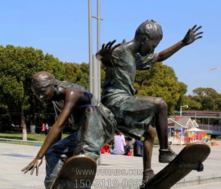 步行街百摆放玩滑板的儿童人物玻璃钢仿铜博鱼网页版