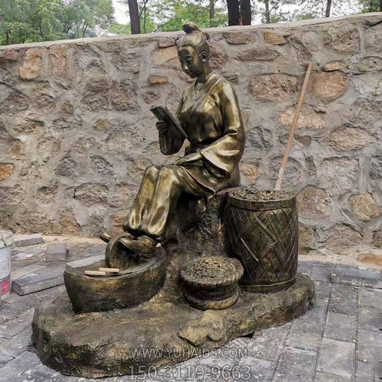 街道路边创意玻璃钢仿铜捻药的人物博鱼网页版