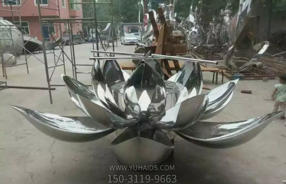 广场不锈钢镜面盛开的荷花博鱼网页版