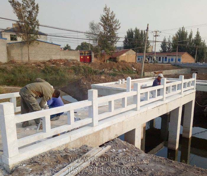 村庄池塘景观汉白玉石柱栏杆博鱼网页版