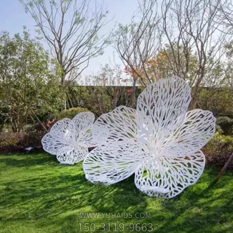 公园草地摆放大型不锈钢镂空花朵博鱼网页版