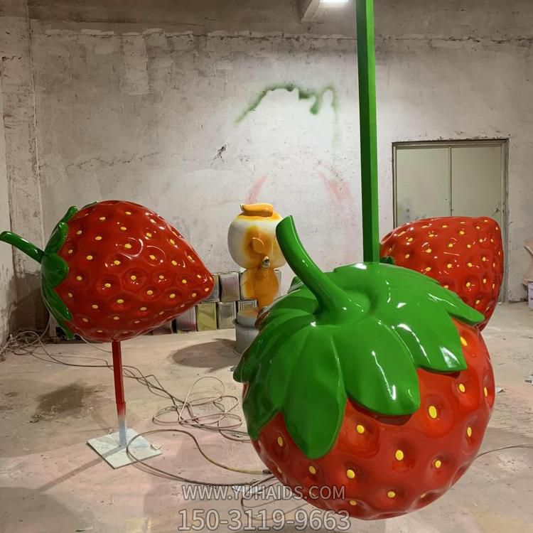 玻璃钢彩绘户外园林景观水果草莓景观博鱼网页版