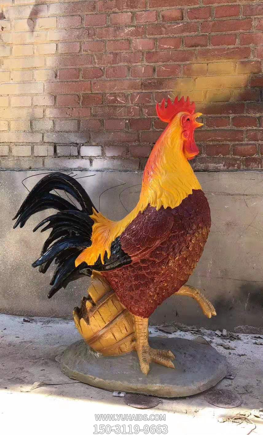 草地上摆放骄傲的玻璃钢彩绘鸡博鱼网页版