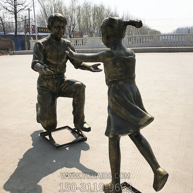 公园玻璃钢仿铜园林景观父女人物博鱼网页版