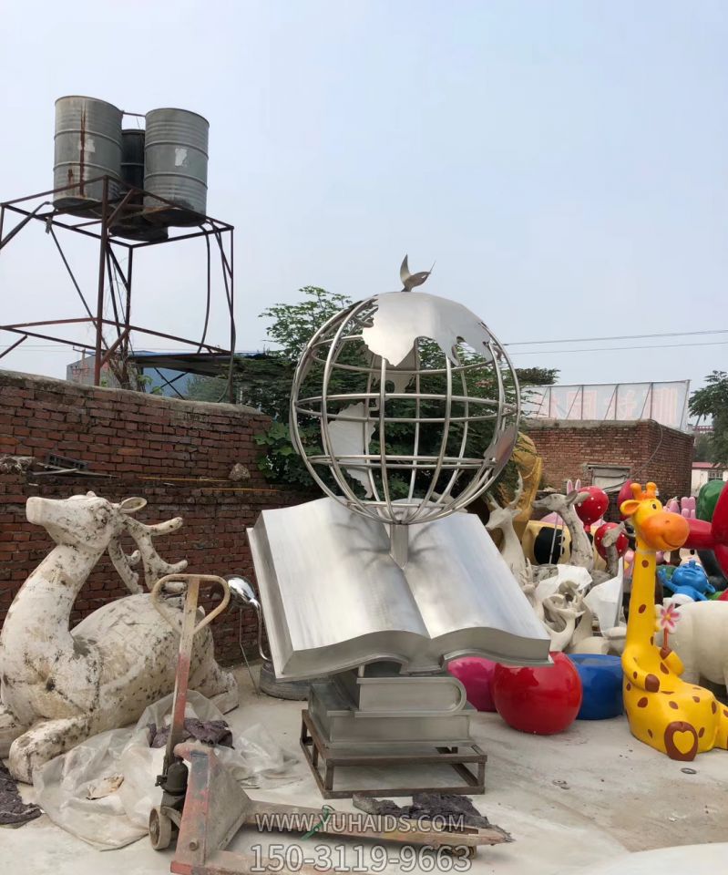 户外广场不锈钢制品书本上的镂空地球仪博鱼网页版