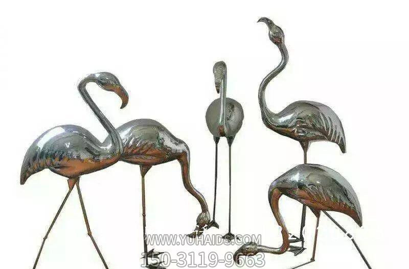 酒店摆放五只姿态各异的不锈钢火烈鸟博鱼网页版