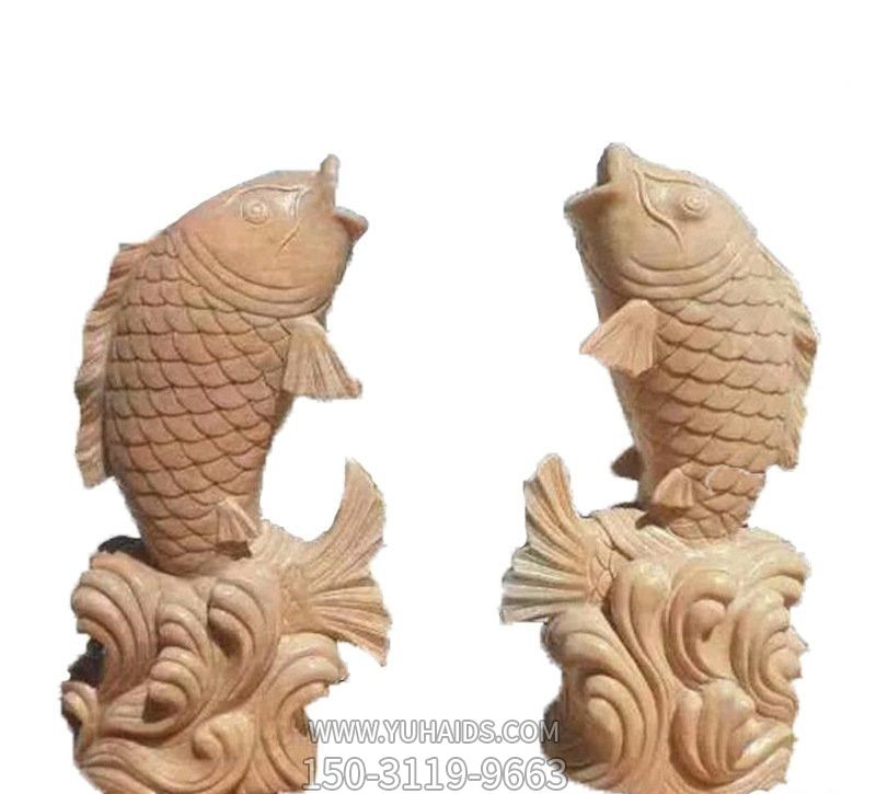景区摆放的两只相对的黄蜡石石雕喷水博鱼网页版