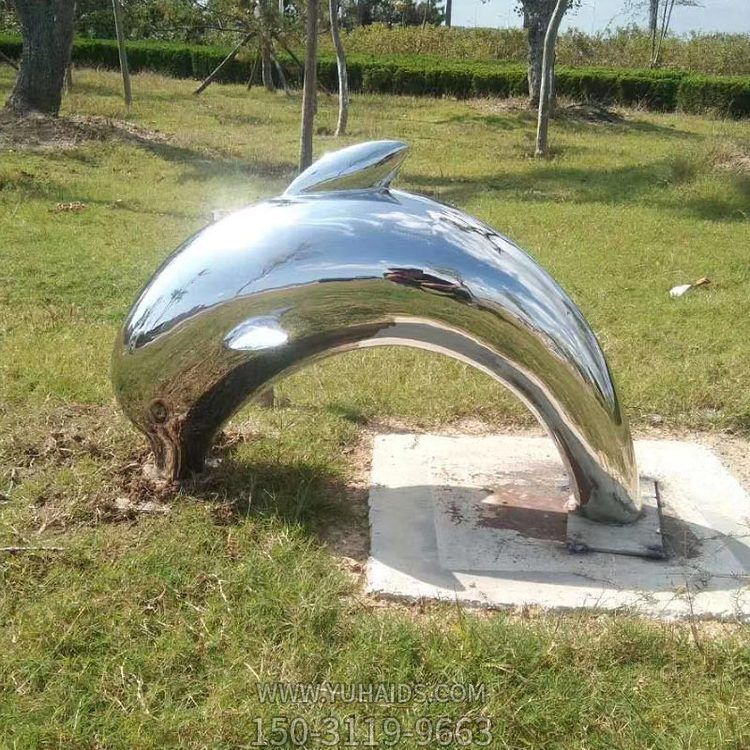 镜面不锈钢海豚，园林草坪跃出地面，钻入地底的海豚博鱼网页版