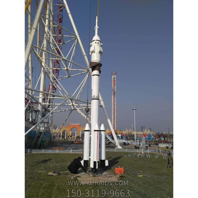 户外大型不锈钢镜面抽象景观博鱼网页版