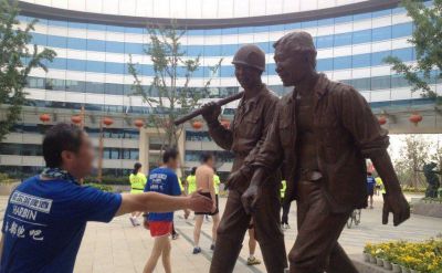 公园铜雕去干活的工人博鱼网页版