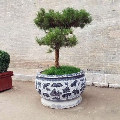 街道摆放仿古青石浮雕荷花花盆