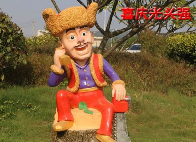 城市公园广场摆放彩绘卡通玻璃钢光头强博鱼网页版