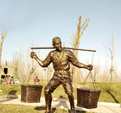 公园铜雕阳光挑担子人物博鱼网页版