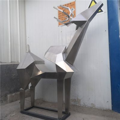 售楼部户外摆放不锈钢几何切面鹿小品博鱼网页版