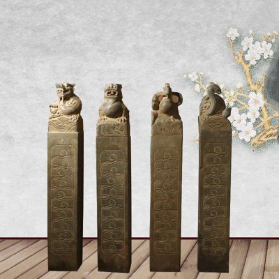 景区广场摆放仿古四神兽拴马柱