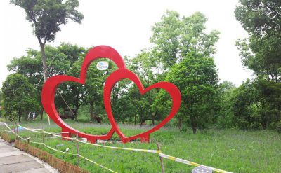 户外草坪不锈钢红色爱心博鱼网页版