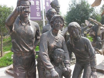 公园街道玻璃钢仿铜情景人物博鱼网页版