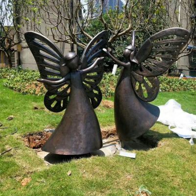 带蝴蝶翅膀的小姑娘铜雕