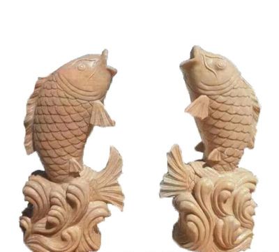 景区摆放的两只相对的黄蜡石石雕喷水博鱼网页版
