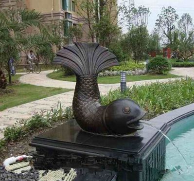 公园里摆放的翘尾巴玻璃钢喷漆喷水博鱼网页版