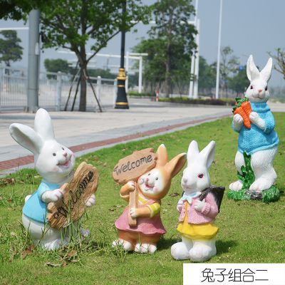 游乐场四只忙碌的树脂兔子博鱼网页版