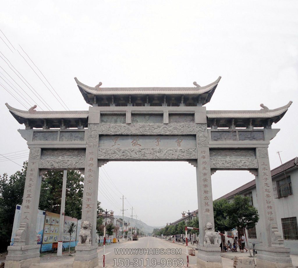 历史名人故里村前摆放大石浮雕楼牌坊博鱼网页版