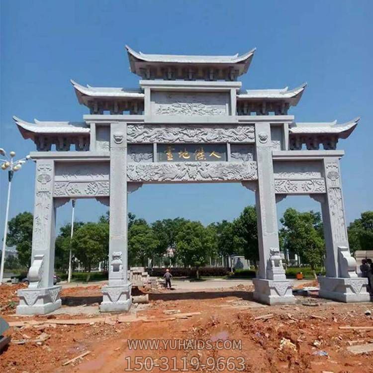 村庄入口摆放花岗岩雕刻门楼牌坊博鱼网页版