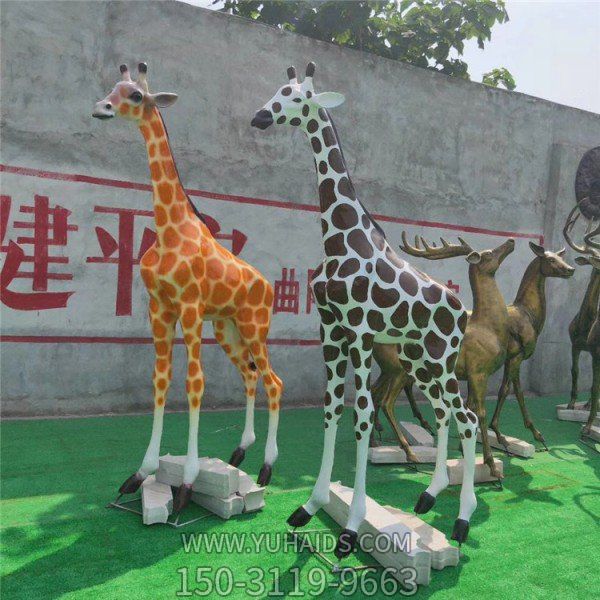景区户外大型玻璃钢彩绘仿真长颈鹿动物摆件博鱼网页版