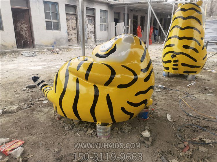 玻璃钢卡通老虎景区动物小品博鱼网页版摆件