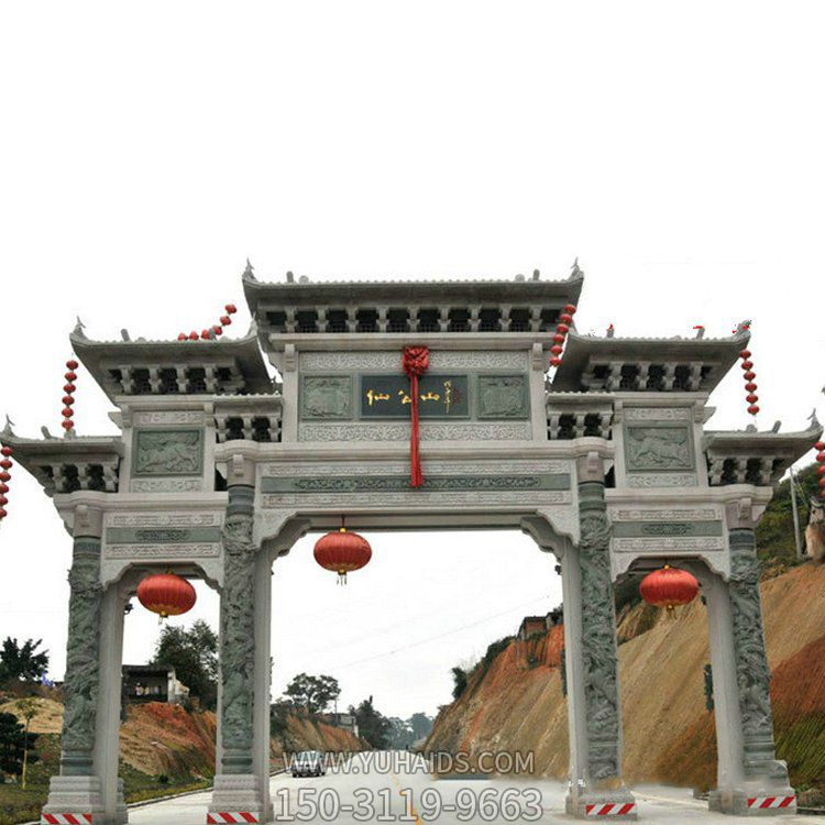景区道口摆放青石雕刻仿古建筑三门五楼石雕牌坊博鱼网页版