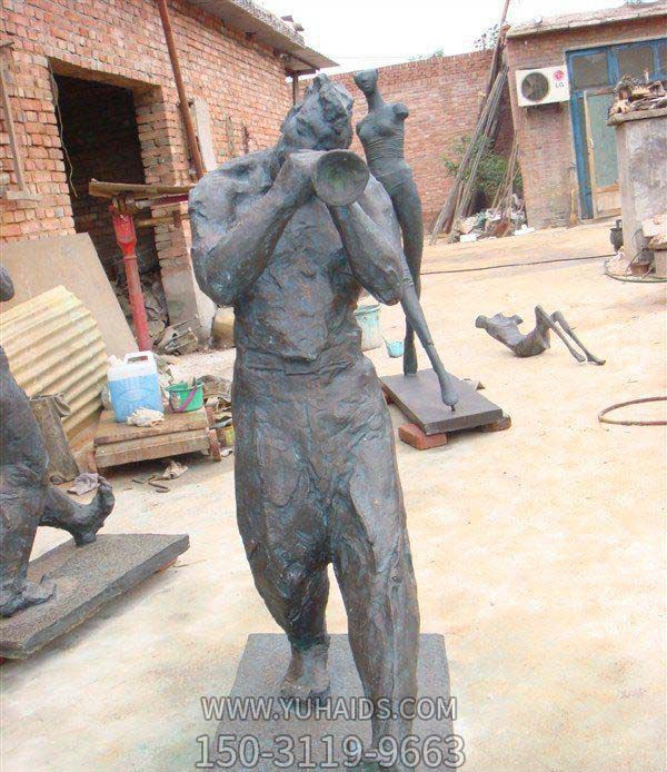 吹唢呐广场人物不锈钢吹奏博鱼网页版