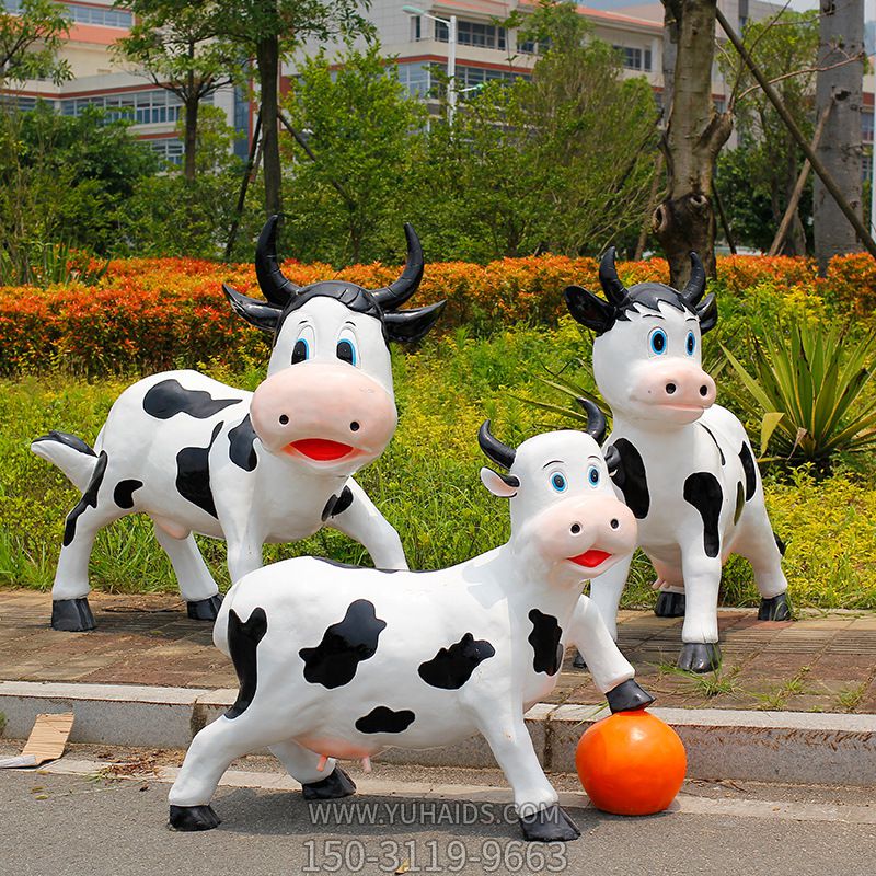 游乐场三只玩耍的玻璃钢牛博鱼网页版