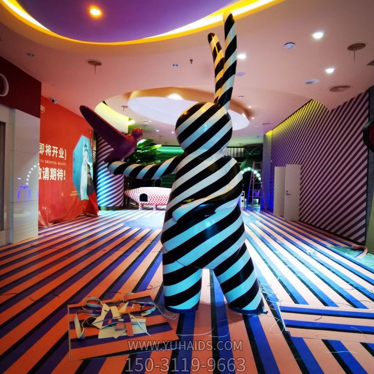 商场玻璃钢彩绘室内创意摆件博鱼网页版