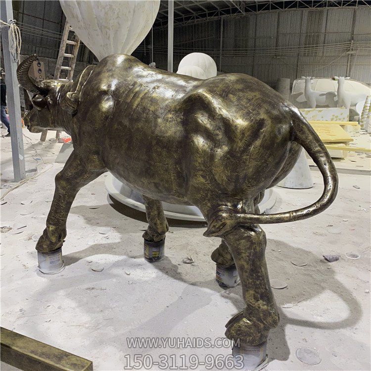 田园景点摆放农耕文化玻璃钢仿铜耕地牛景观博鱼网页版