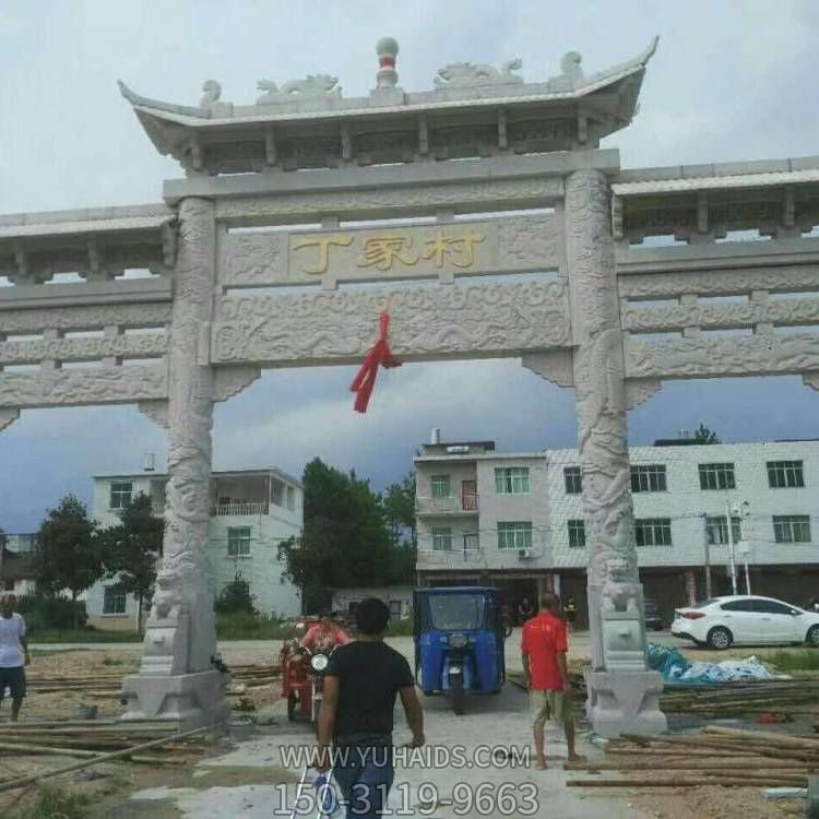 寺庙门口摆放青石仿古雕刻牌坊博鱼网页版